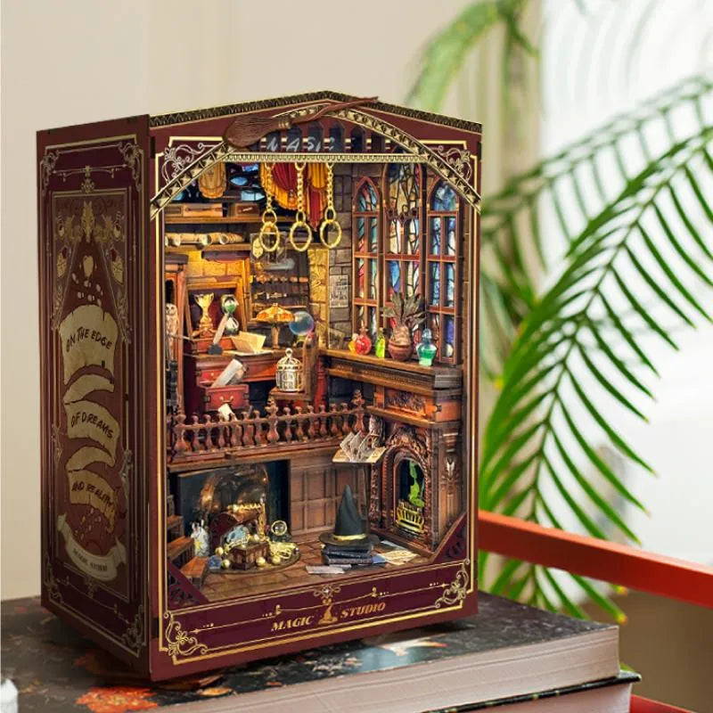 Book Nook - Studio Magico