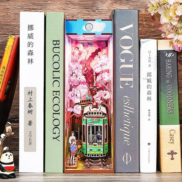 Sakura's Travel book nook kit – detail view 3