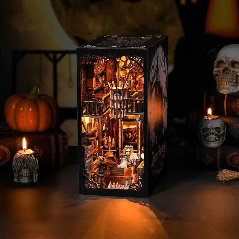 Book Nook - Famiglia Oscura