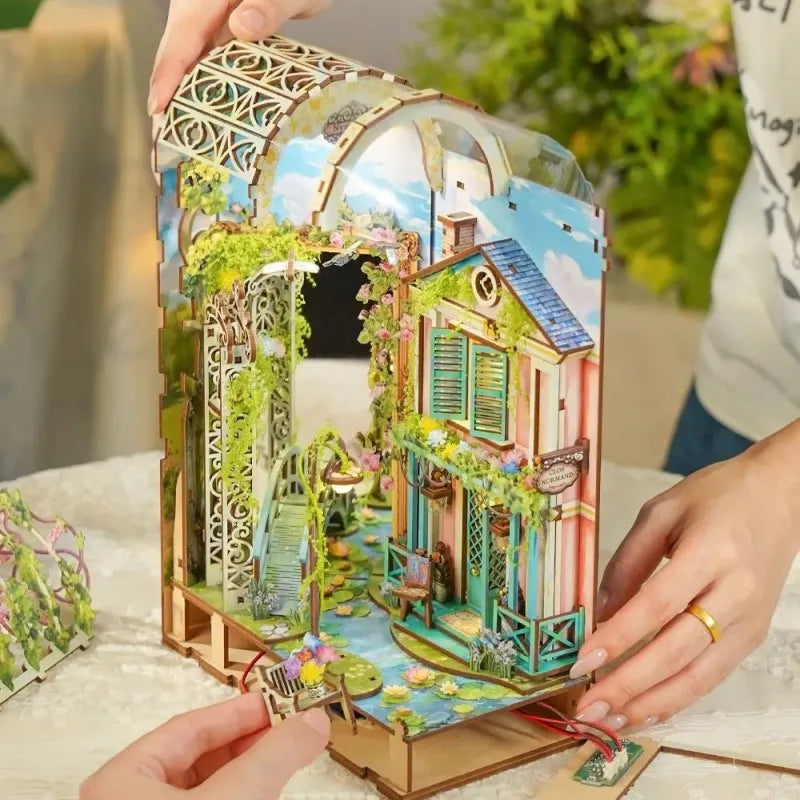 Book Nook - Giardino di Giverny