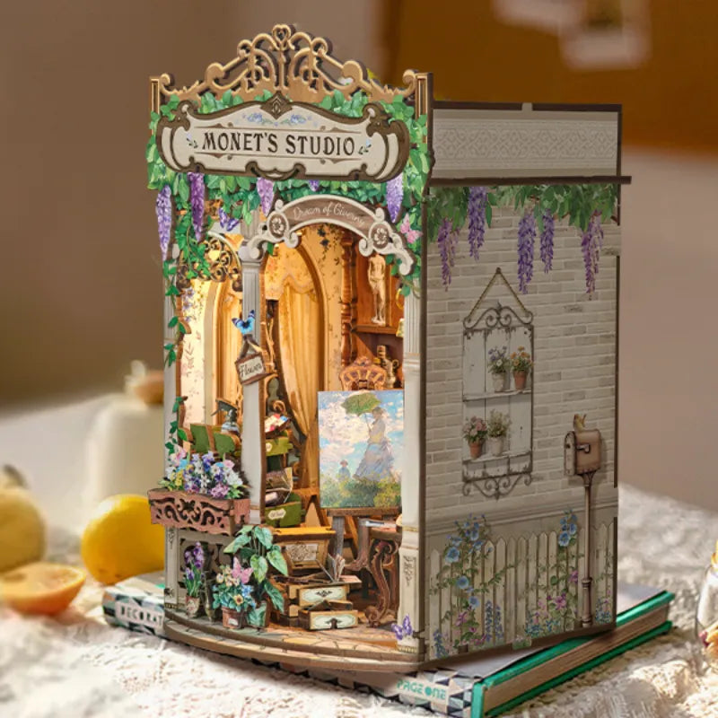 Monet's Impression book nook kit – detail view 4